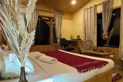 Image de Mountain Water Stream, Cozy Retreat amongst Devdar Trees in charming Naggar