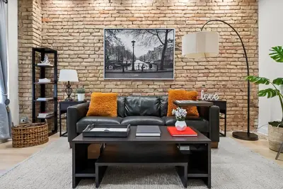 Image de Modern 3br/2ba Retreat with Deck, Grill, and 2gb Speed WiFi in Chicago!