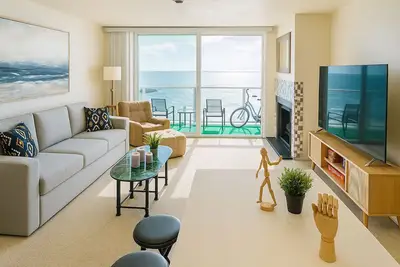 Image de Oceanfront Haven - Wake up to Waves, Walk to Sand - Sleeps 6