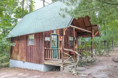 Image de Charming 2-bedroom cabin just 3 miles from the Buffalo River- Redcloud Cabin