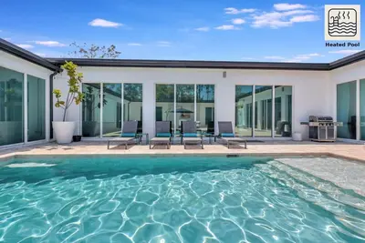 Image de Luxury Villa • Sleeps 15 • Heated Pool + Fire Pit
