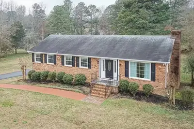 Image de Family Retreat - 3-bedroom unit with New Pool, WiFi and Ac in North Durham