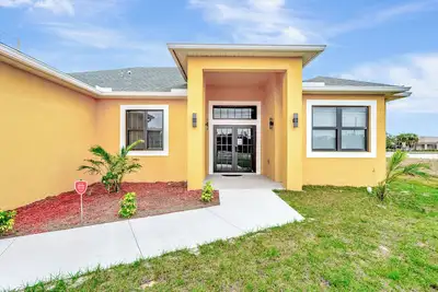 Image de Huge Home in Lehigh Acres Near Rsw International Airport and JetBlue Park.