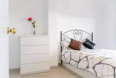 Image de 3 minutes from the airfield! Renovated ideal for couples (pet friendly)