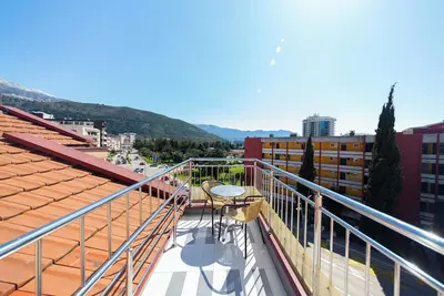 Image de Studio Apt for 3 w/ Balcony – Walking Distance to Beach No. 9
