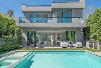 Image de Villa Bond by LuxJB 🏆 Award-Winner 🏆 Heated Pool & Jacuzzi