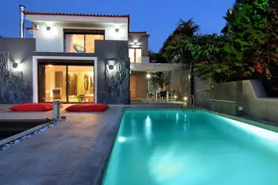 Image de Alluring Athens Maisonette | Apollo Heights Maisonette | 1 Bedroom | Superb City Views | Private Furnished Terrace with Hot Tub | Prime Location