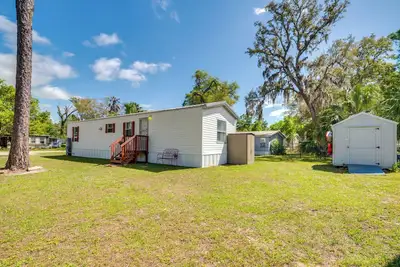 1 Mi to Manatee Springs State Park: Cozy Getaway!