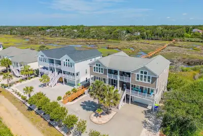 Image de Walk to Beach: Oak Island Retreat w/ 210-Yard Dock