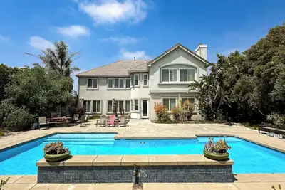 Image de Rare 7br Home w/ Pool, Game Room & Ktv, Near Victoria Gardens