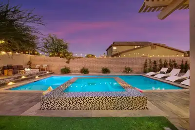 Image de Family Fun Hub For 12: Pool, Games, Fire Pit & Bbq