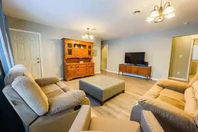 Image de Large 6br, 6ba in the Heart of Niagara Falls