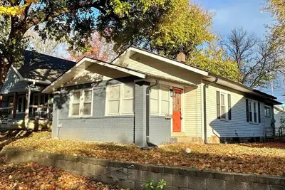 Image de Stylish Bungalow - Close to Downtown - Pet Friendly - Easy Access to Highways