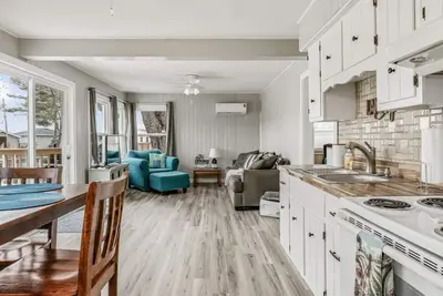 Image de Cozy lakefront home on Big Barbee Lake
