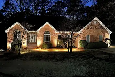 Image de A dream lake house on Lanier Lanier