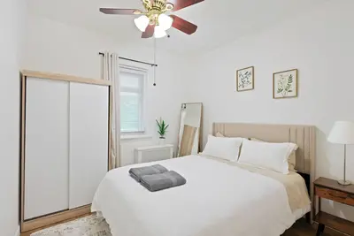 Image de Cozy Home! 22m To Nyc! 3car Driveway! Fenced Backyard