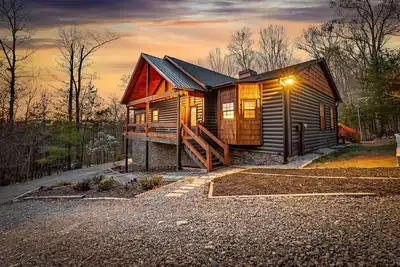Image de Cardinal Lodge - Outdoor Fireplace | Firepit | Hot tub