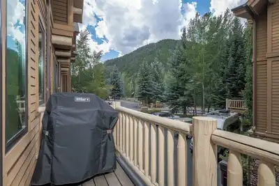 Image de Trailside Townhome with Private Hot Tub