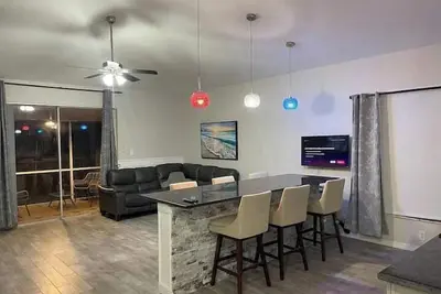 Image de Lakeside Retreat in Brandon, Fl – 3 Bedroom, 2 Bath Private Home