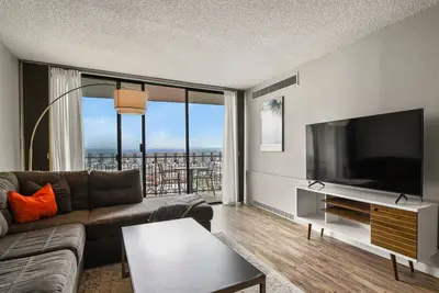 Image de Sky-High Downtown Denver Studio | Pet Friendly!