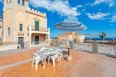 Image de Villa 'Penelope - Faraglioni' avec vue sur mer et terrasse privée