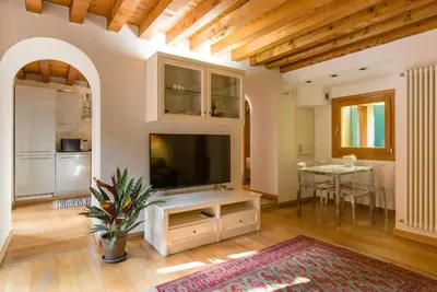 Image de Appartement 'Sant' Eufemia Verona' avec balcon, Wi-Fi et climatisation