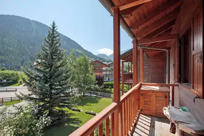 Image de Appartement 'Caterina La Thuile' avec vue sur les montagnes, jardin partagé et Wi-Fi