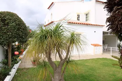 Villa 'Raposo' avec terrasse privée, jardin privé et Wi-Fi