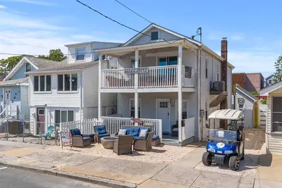 Image de Seaside Summer Beach Rental Second Floor Three Bedrooms Four Houses From Beach