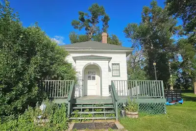 Image de Cozy schoolhouse cabin in lovely Valley City with Ac, WiFi, pet friendly.