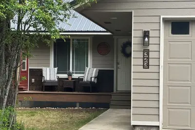 Image de Cozy 2br/2ba Coolin Getaway Steps Away From Priest Lake, Shops, Food, and Trails