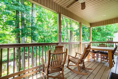 Image de Ritz On The River | Creekside Escape with Hot Tub Near Pigeon Forge