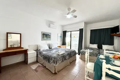 Image de 79 An - Stay Nissi Chrysland Studio 110