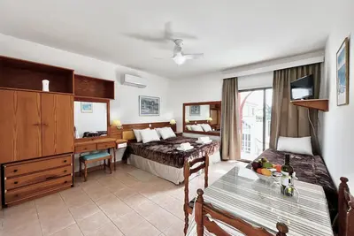 Image de 79 An - Stay Nissi Chrysland Studio 215
