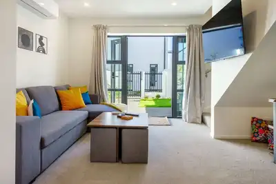 Image de Comfortable 2-Bed Home Near Convention Centre