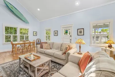 Image de New Listing: Monthly Rate Beats Weekly Price!