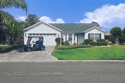 Image de Comfort in the Villages with King Bed, Golf Cart. Close to Spanish Springs.