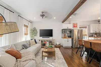 Image de Cozy Luxe Apartment Near Western & St. Joseph’s