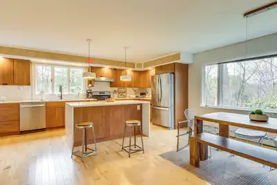 Image de 2 Mi to Hoosic River: 'The Moss House' w/ Deck!