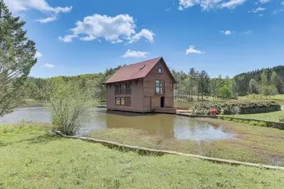Image de 2 Docks + Paddleboard: Lakefront Alabama Retreat!