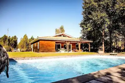 Image de 214 - Wunderschöne Villa mit Pool im Herzen des Waldes