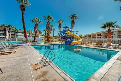 Image de 3br | Pools•Hot Tubs•Pickleball