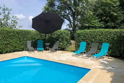 Image de Domaine des Volets Jaunes familial avec piscine chauffée