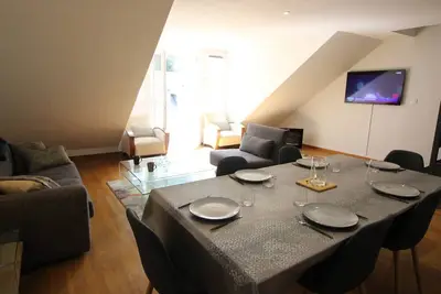 Image de Élégant T3 Duplex avec Ascenseur à Luchon, Parking et Wifi