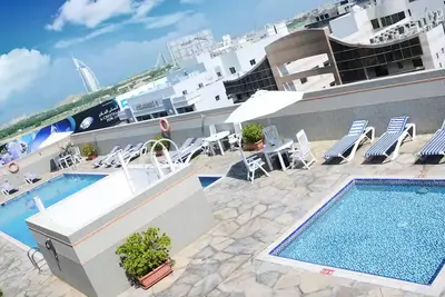 Image de Modern 1br Apartment with city views in Al Barsha