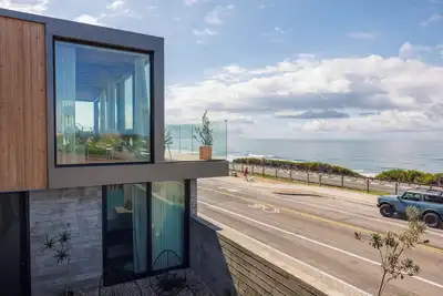 Image de Modern Luxury, Ocean Views, Endless Sunsets