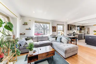 Image de 6 Mi to Summerfest Park: Home w/ Game Room!