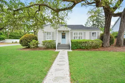 Image de St. Simons Island • Walkable • Beach Days • Fire Pit Nights • Fenced Yard