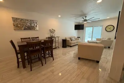 Image de Cozy 2-Bedroom, 1-Bath Beachfront Condo with Wi-Fi & Ac in Charming Cocoa Beach