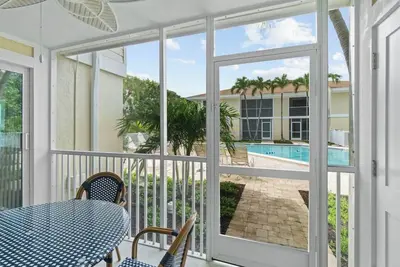 Image de Newly updated – Villa Sanibel 3b is just steps from the Pool & Beach
